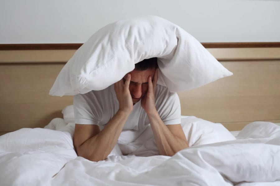 慢性的な不眠症は「脳の老化」を加速させていた