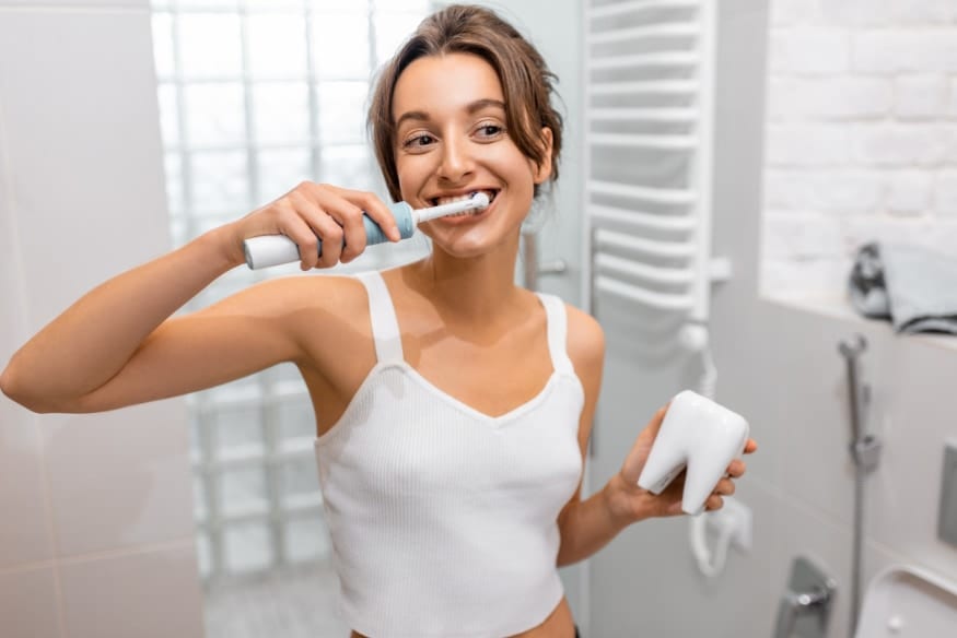 電動歯ブラシは効果的だが、「さらに高価な機器」よりも「良い習慣」が大切