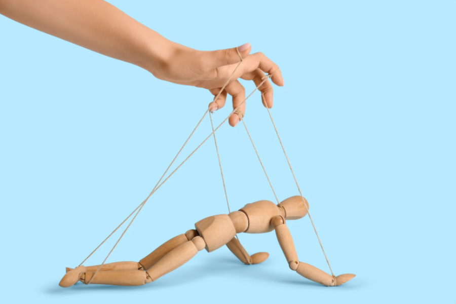 愛情の不安定な人ほど、他人への「支配欲」が強くなっていた