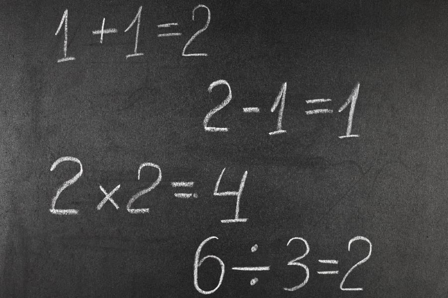 一生懸命なのに算数が苦手な子供がいるのはなぜか？　スタンフォード大が見つけた「脳のクセ」