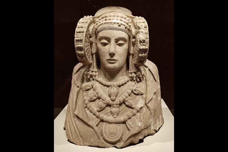 【神か人間か】2400年前の謎の石像「エルチェの貴婦人」の正体とは