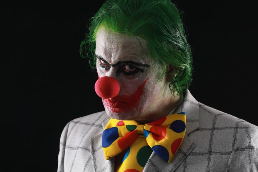 サイコパスは悲しみを感じると、「怒り」へと注意を逸らす”異常な感情調整”を行う